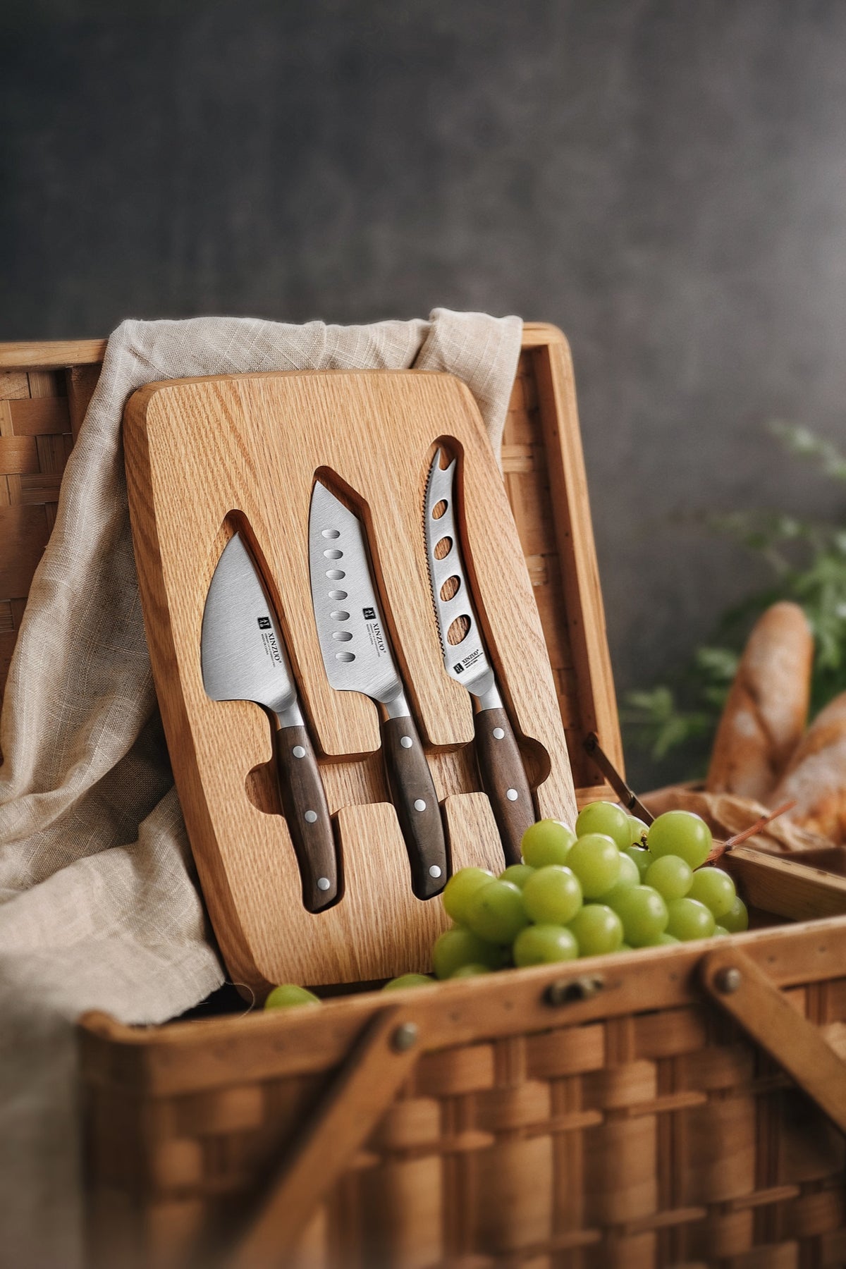 Set de Quesos: 3 cuchillos y tabla de roble · Zhi Acero Alemán